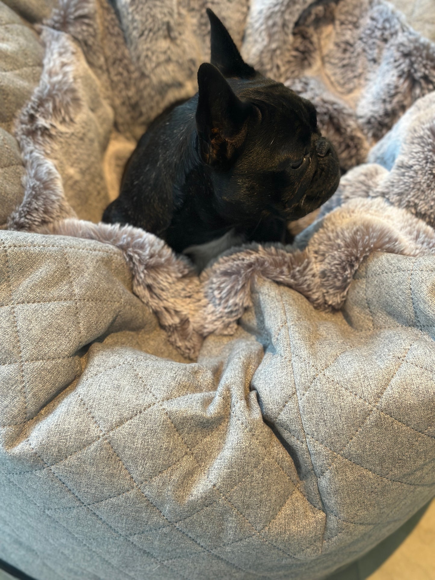 dog bed - Hideaway cave stitch