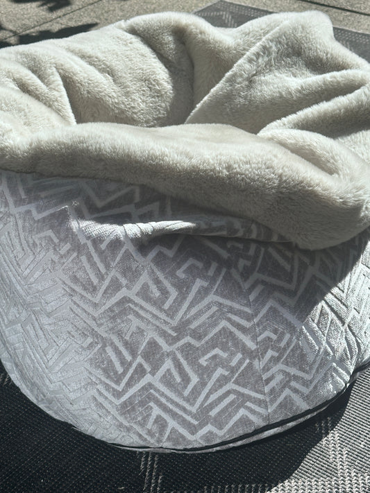 Adorno para cueva de cama para perros Hideaway