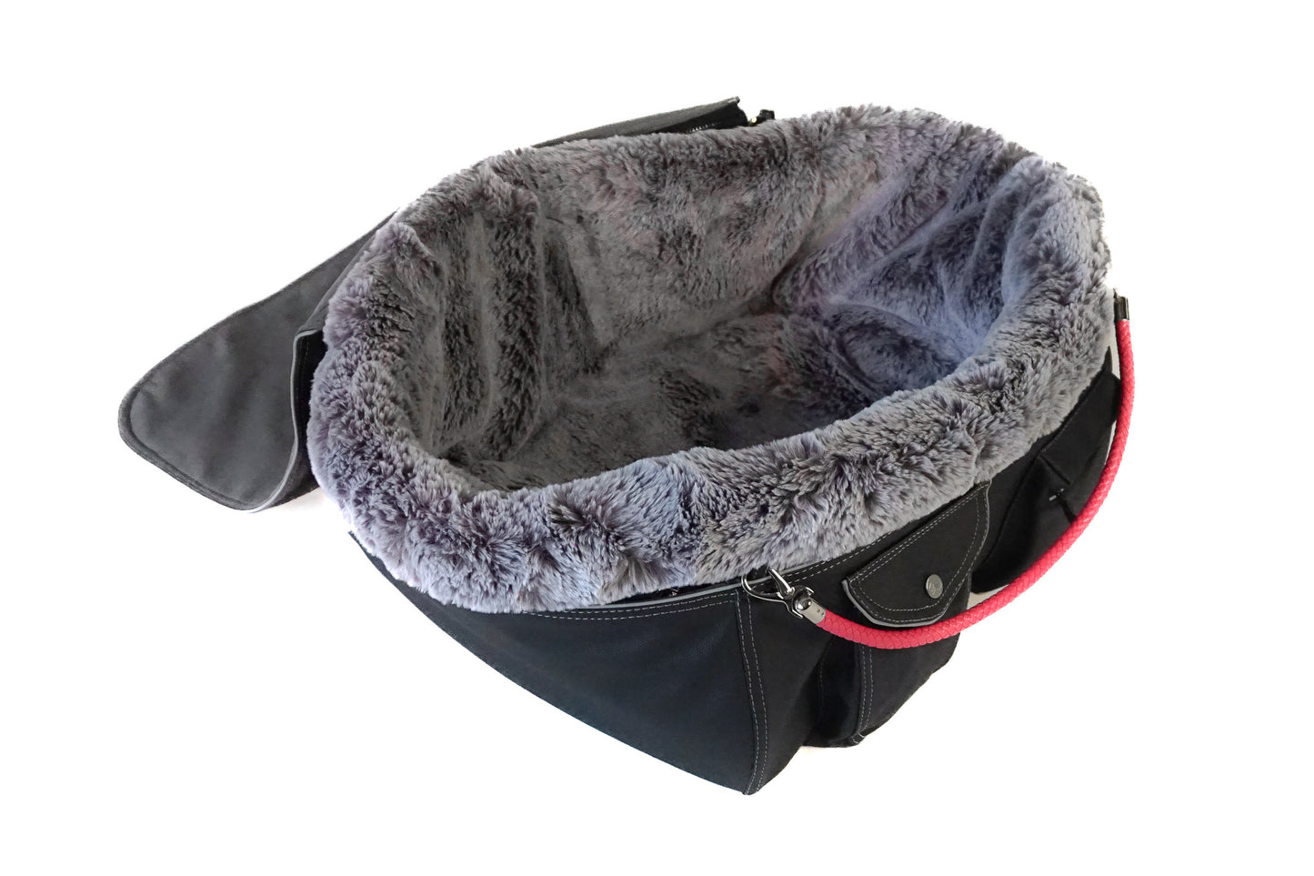 Weekender 4Seasons — Black with contrast stitching, size M