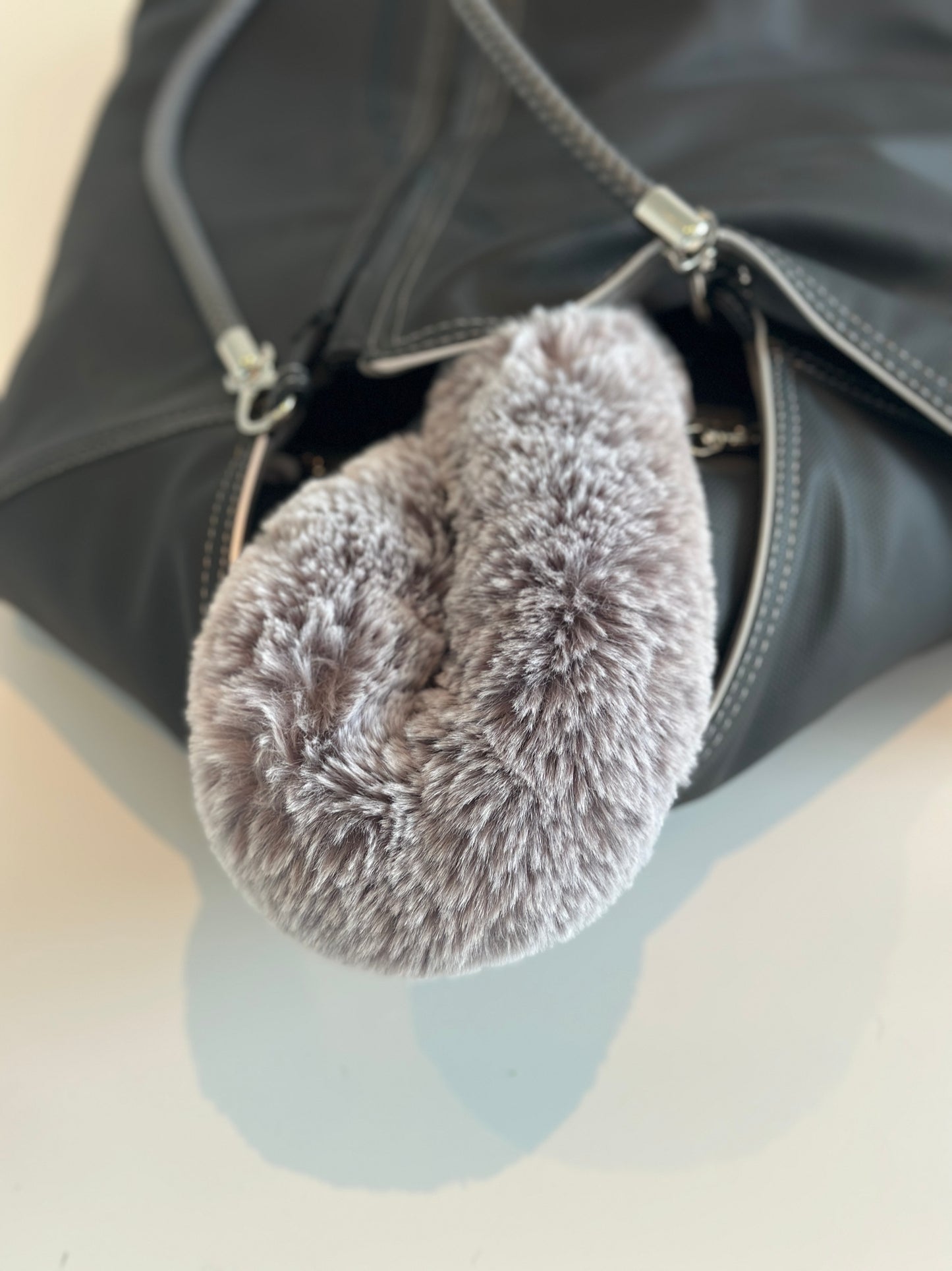 Weekender 4Seasons — Black with contrast stitching, size M