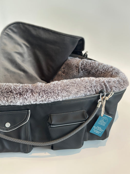 Weekender 4Seasons — Black with contrast stitching, size M