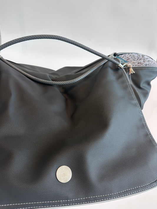 Weekender 4Seasons — Black with contrast stitching, size M