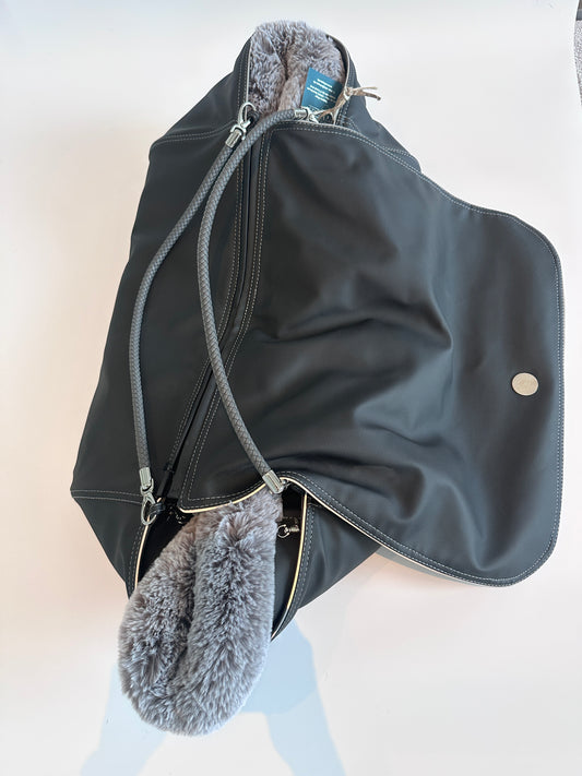 Weekender 4Seasons — Black with contrast stitching, size M